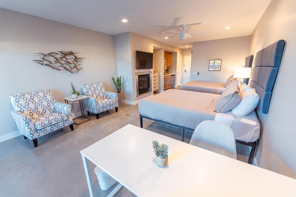 Quadruple Room with Balcony interior