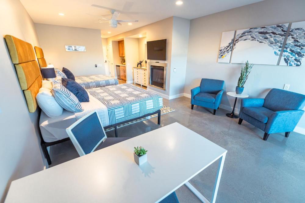 Quadruple Room with Balcony interior